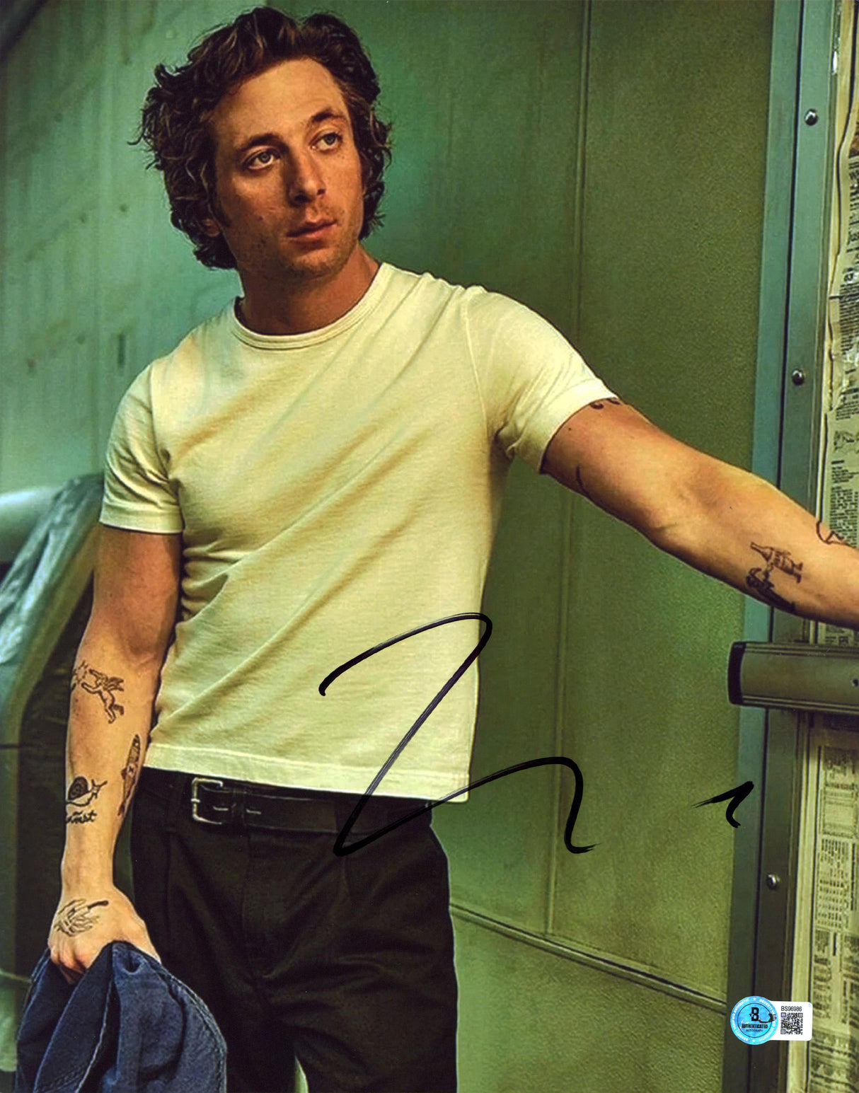 Jeremy Allen White The Bear Authentic Signed 11x14 Vertical Photo BAS #BS96986