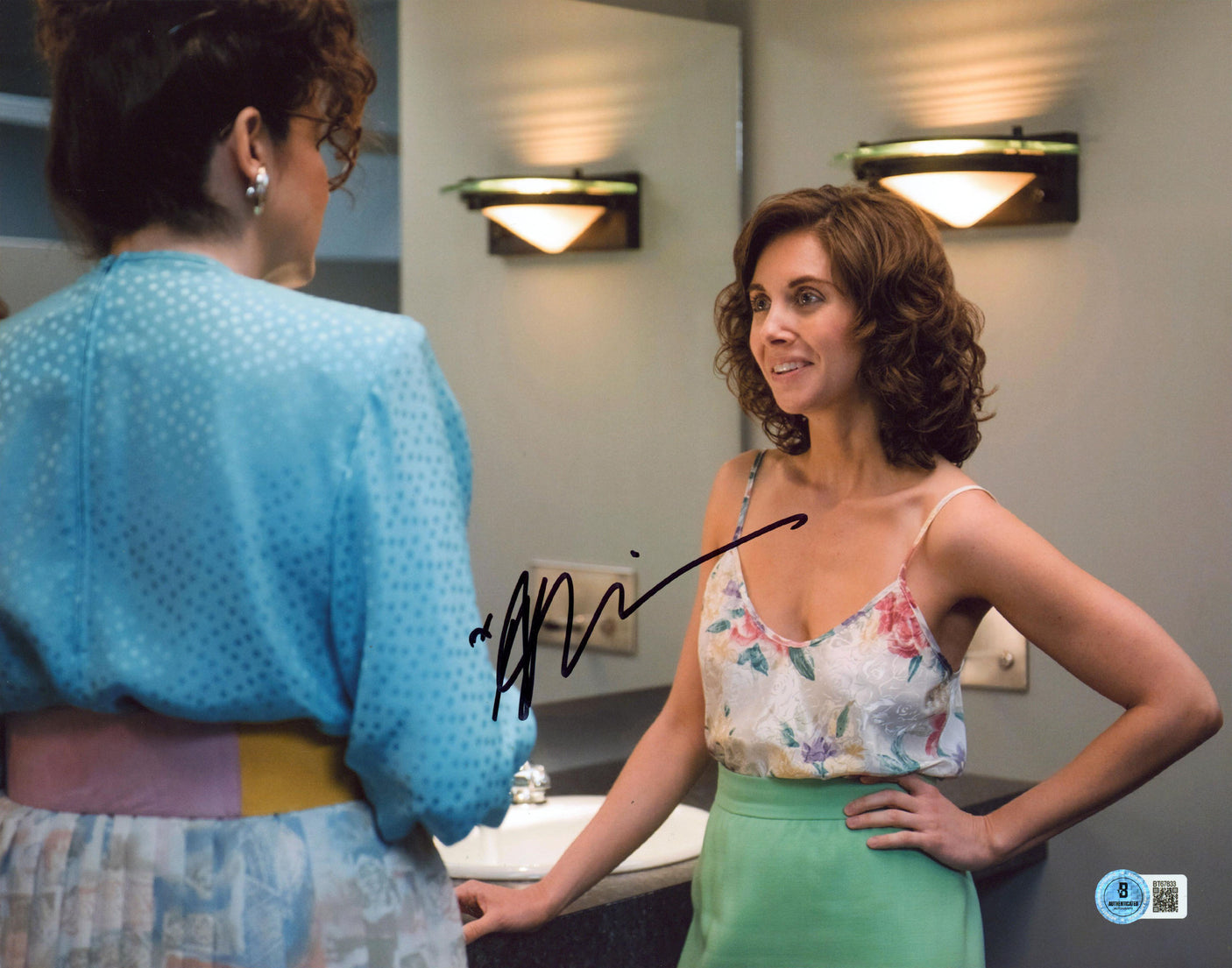Alison Brie Glow Authentic Signed 11x14 Horizontal Photo BAS #BT67833