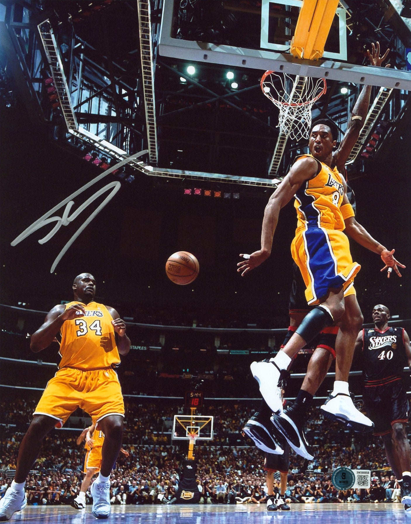 Lakers Shaquille O'Neal Signed 11x14 Vertical Photo Vs Sixers BAS Witnessed
