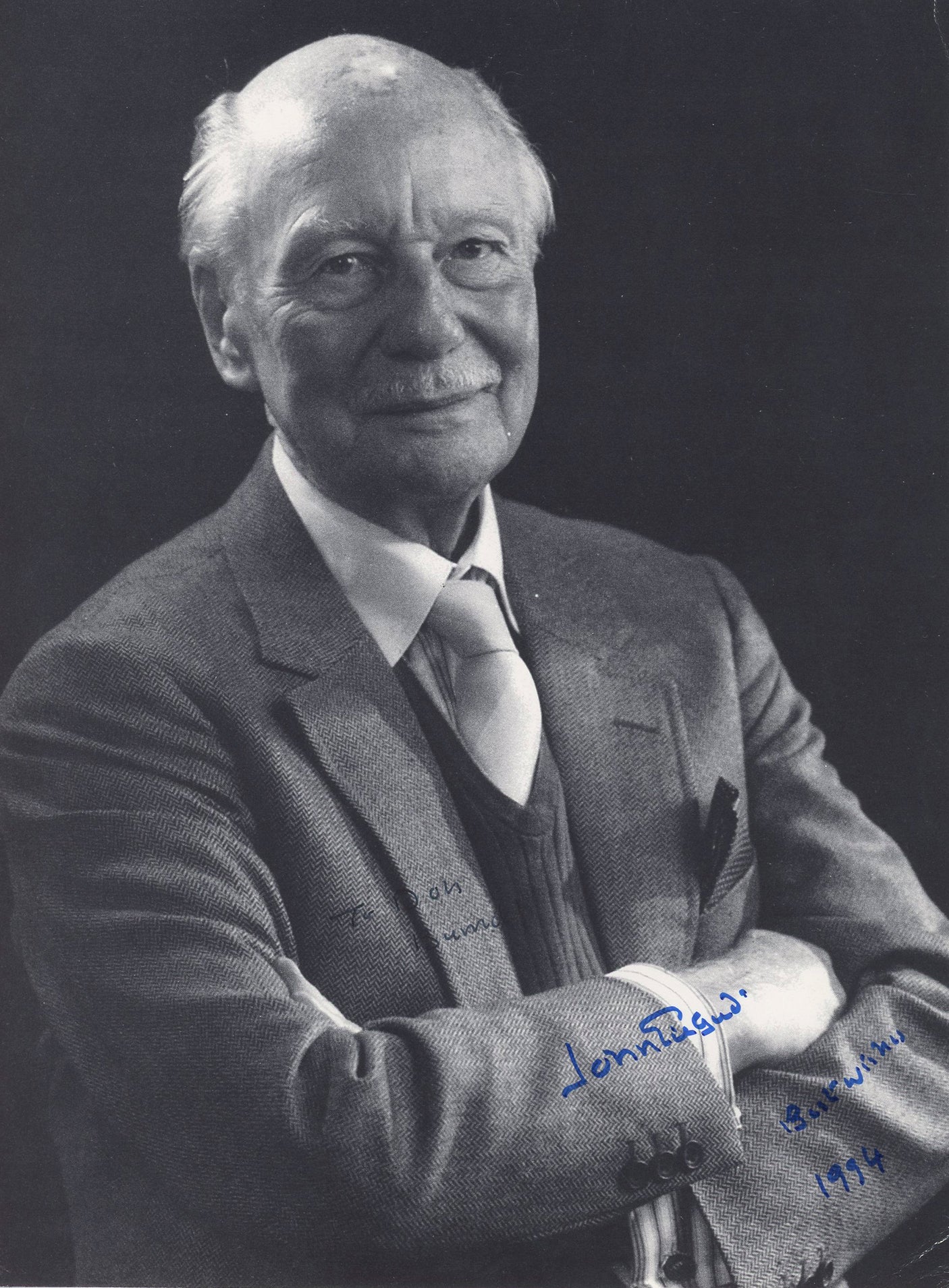John Gielgud Arthur "Best Wishes" 1994 Authentic Signed 6x8.5 Photo BAS #BL76418