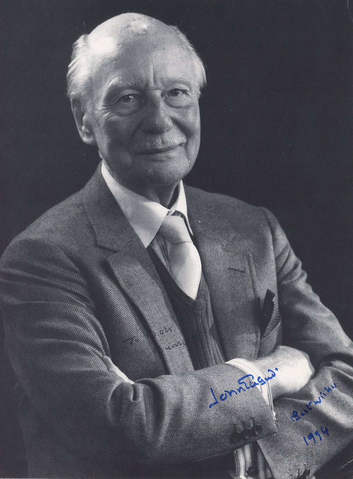 John Gielgud Arthur "Best Wishes" 1994 Authentic Signed 6x8.5 Photo BAS #BL76418