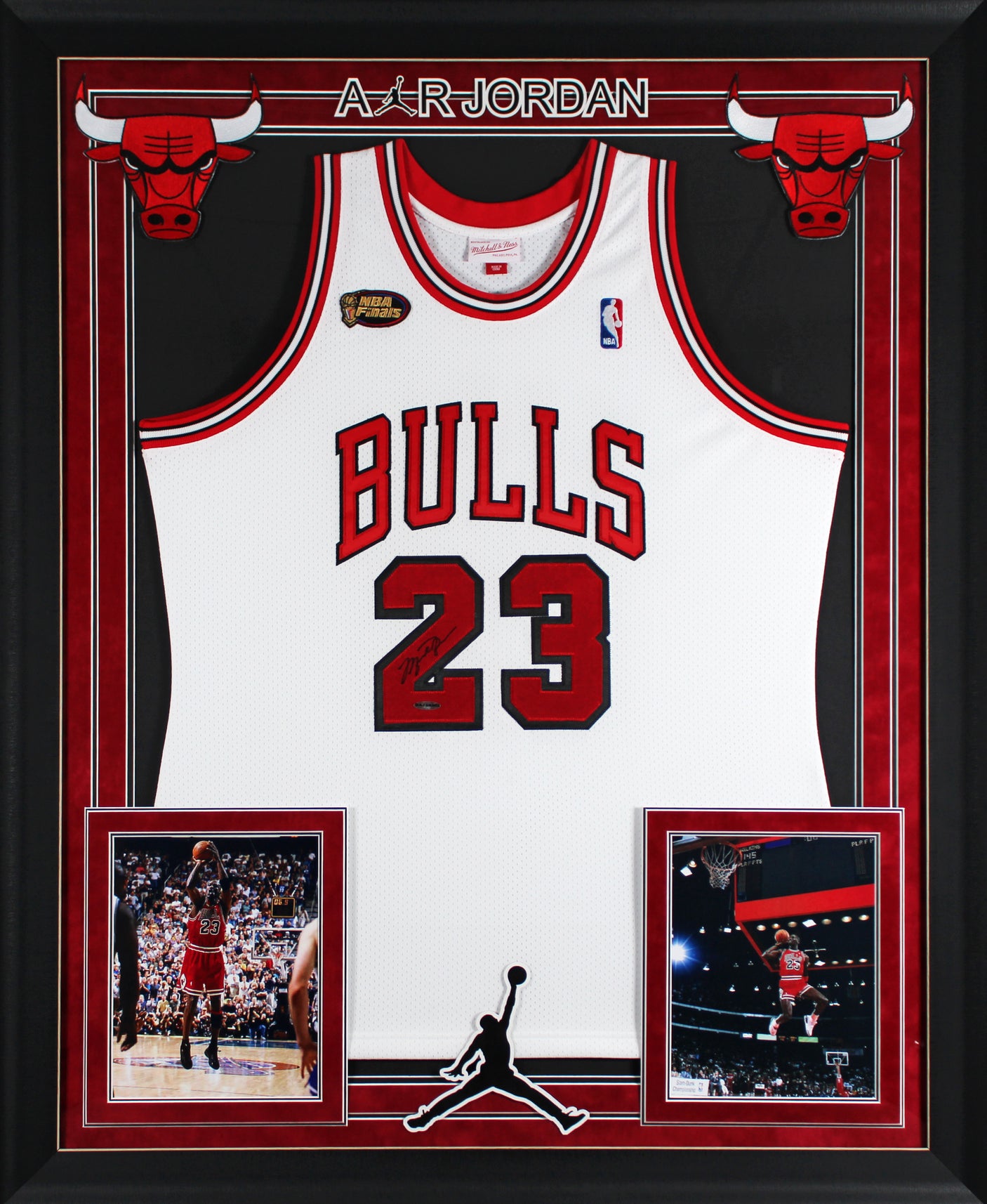 Bulls Michael Jordan Signed 97-98 White Nike HWC Authentic Framed Jersey UDA