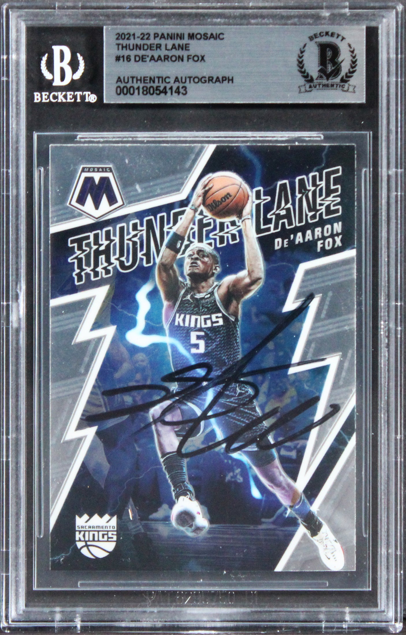Kings De'Aaron Fox Signed 2021 Panini Mosaic Thunder Lane #16 Card BAS Slabbed