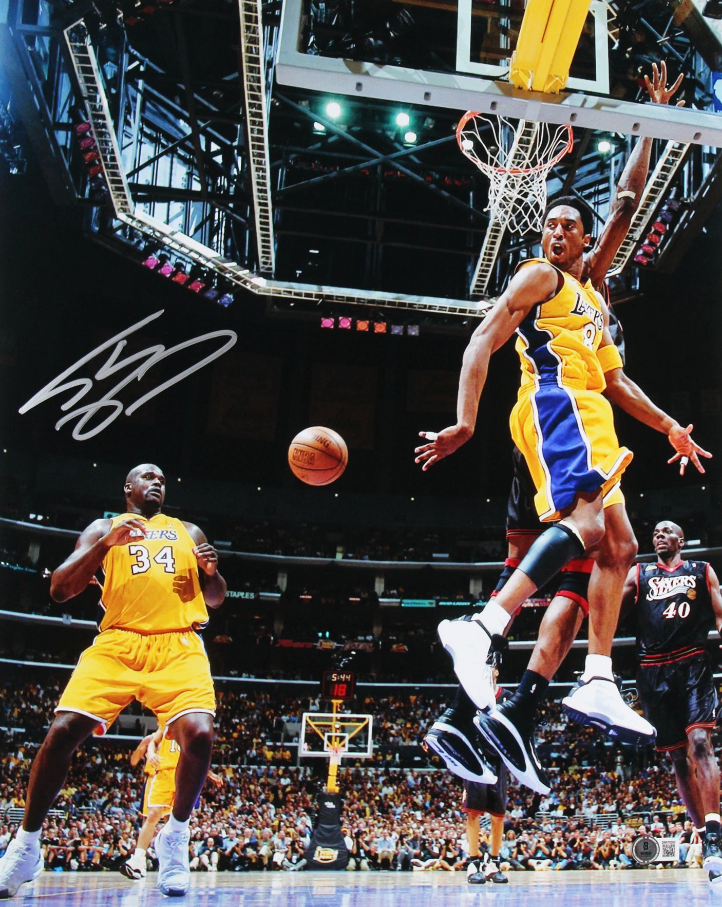 Lakers Shaquille O'Neal Signed 16x20 Vertical Photo Vs Sixers BAS Witnessed
