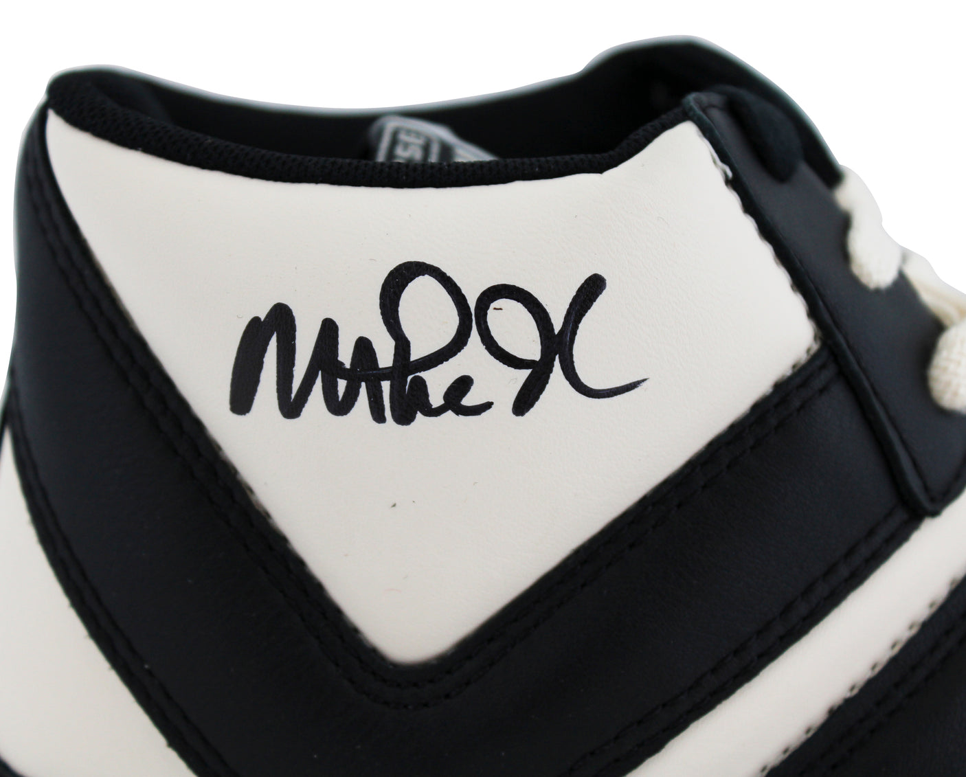 Lakers Magic Johnson Signed Right B&W Converse Weapon Shoe W/ Case BAS Witness 3