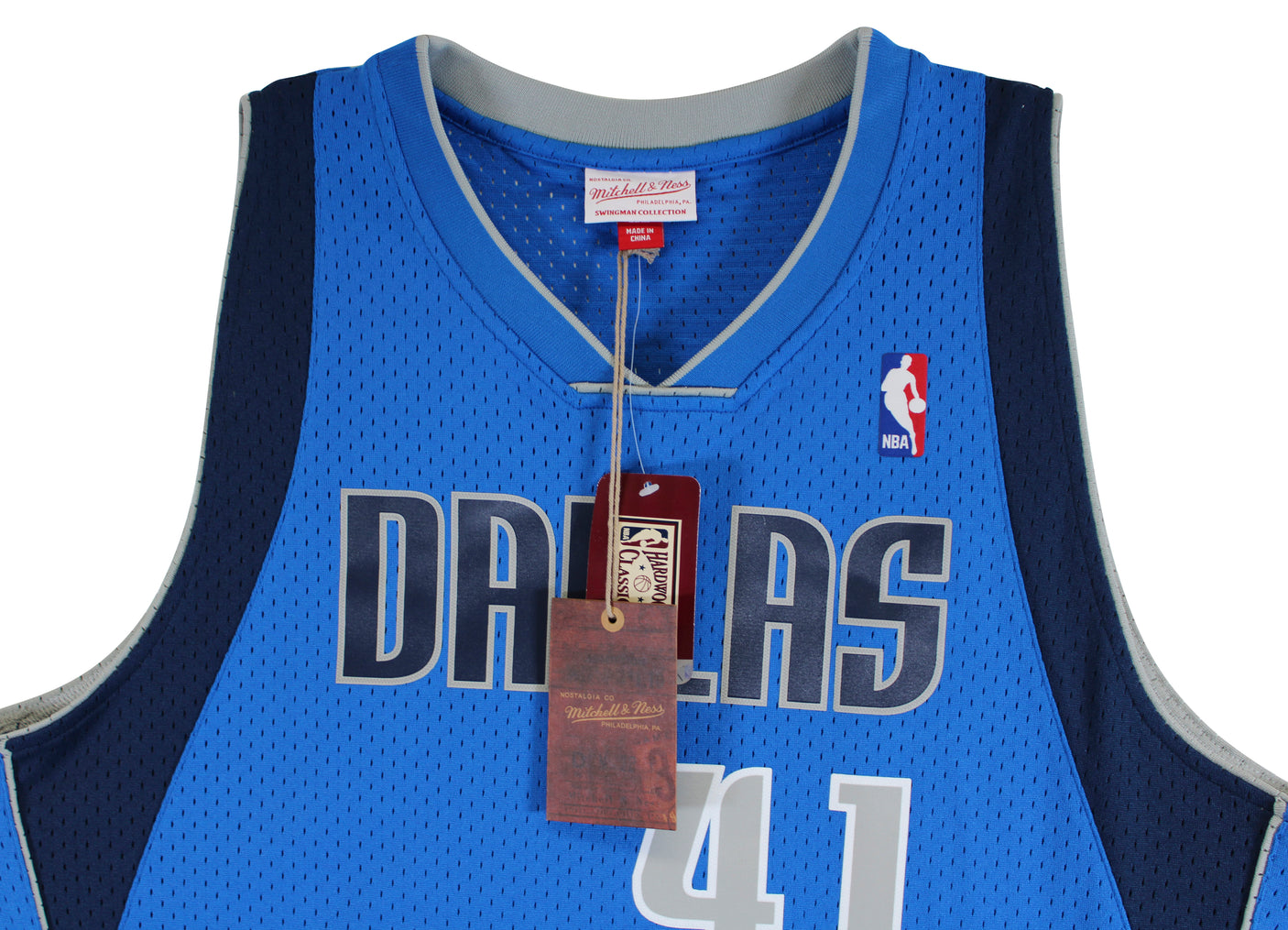 Mavericks Dirk Nowitzki Signed Blue M&N 2010-11 HWC Swingman Jersey BAS #BS20483