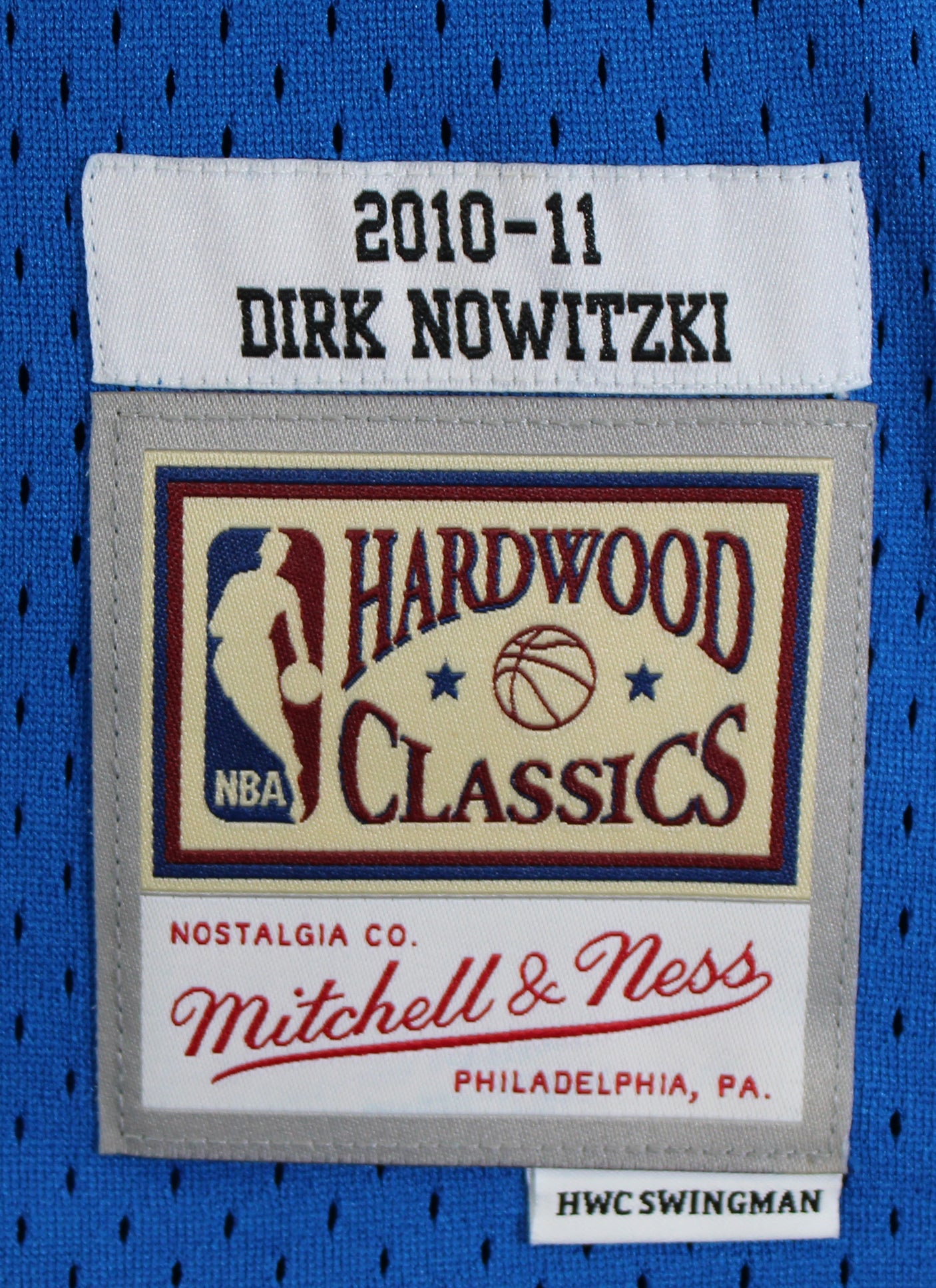 Mavericks Dirk Nowitzki Signed Blue M&N 2010-11 HWC Swingman Jersey BAS #BS20483