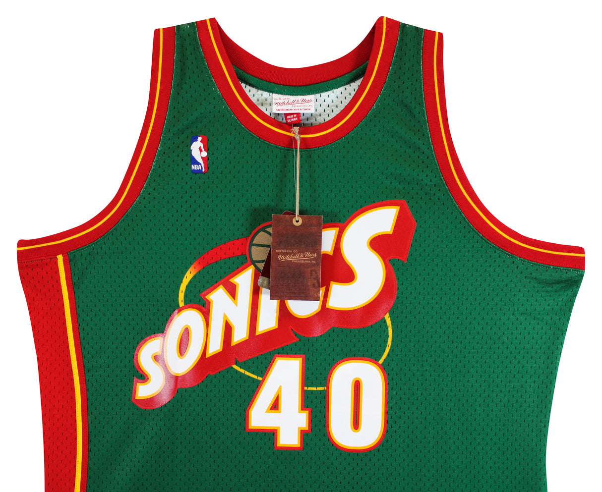 Sonics Shawn Kemp "Reign Man" Signed Green M&N 1995-96 HWC Swingman Jersey BAS W