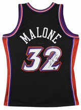 Jazz Karl Malone Signed 1998-99 Black Mitchell & Ness Swingman Jersey BAS Wit