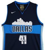 Mavericks Dirk Nowitzki Signed Navy Blue Nike Swingman Jersey BAS #E26587