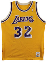 Lakers Magic Johnson "HOF 02" Signed Yellow MacGregor Sand-Knit Jersey BAS Wit 1