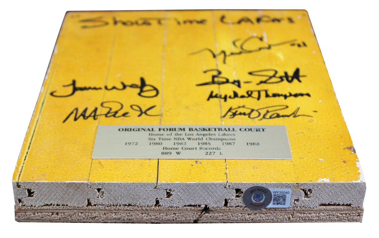 Showtime Lakers (5) Johnson, Worthy, Scott +3 Signed 8x10 Forum Floorboard BAS W