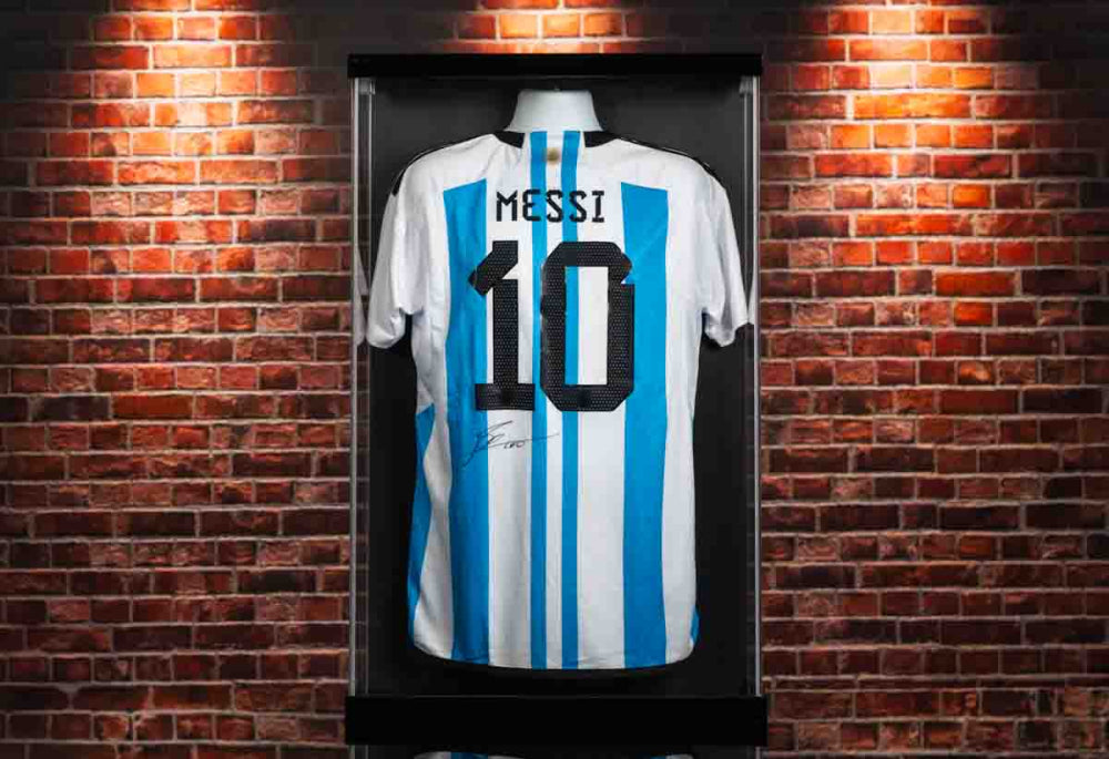 Flat Wall-Mount Jersey Display Case with UV-Protected Acrylic and Mannequin Torso – Black