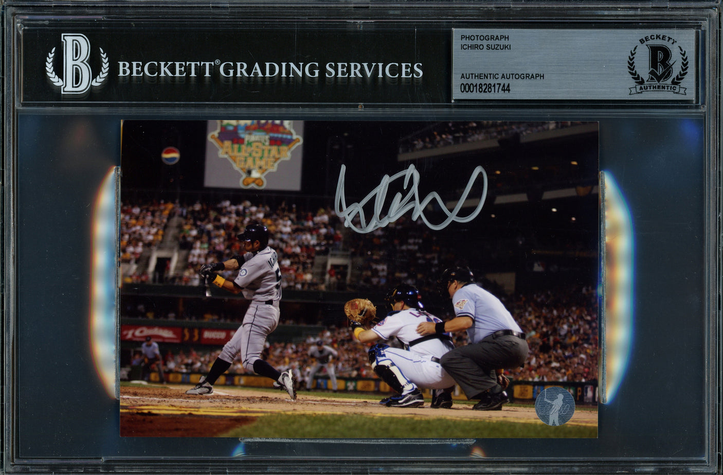 Ichiro Suzuki Autographed 4x6 Photo Seattle Mariners Beckett BAS #18281744