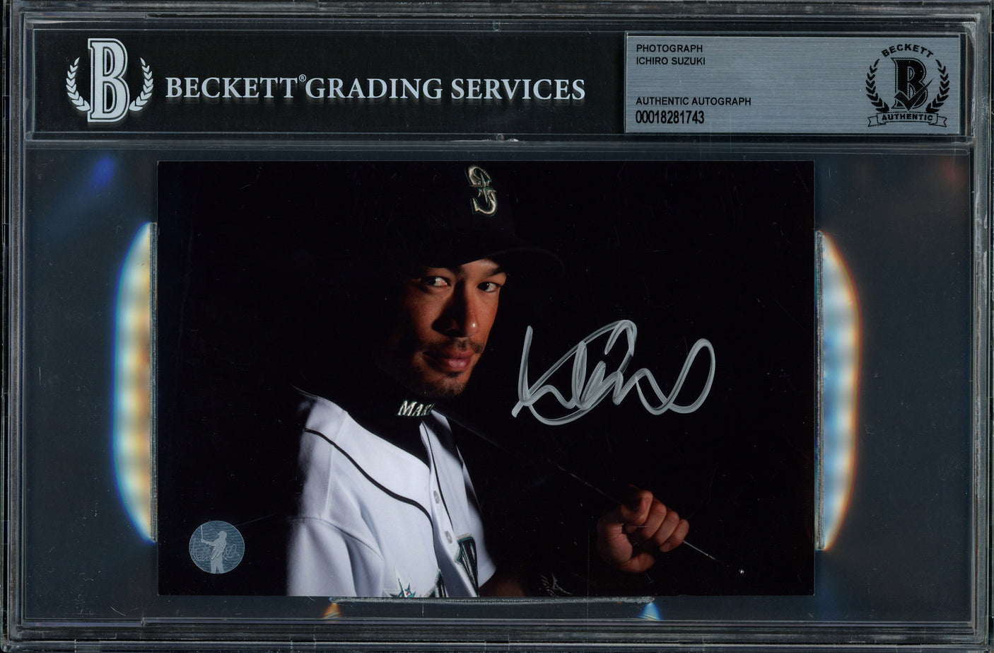 Ichiro Suzuki Autographed 4x6 Photo Seattle Mariners Beckett BAS #18281743