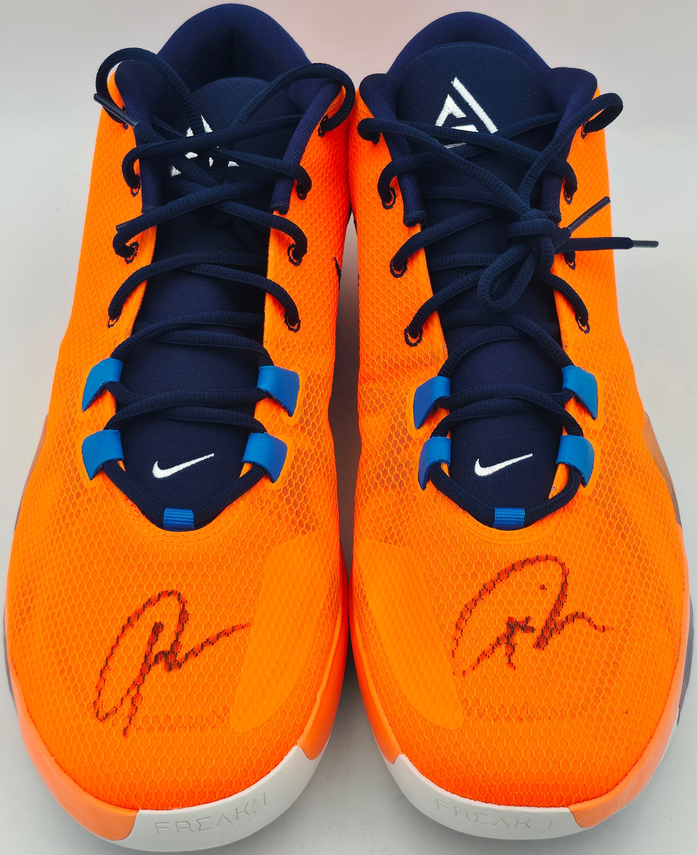 Giannis Antetokounmpo Autographed 2019 Player Exclusive (PE) Promo TTL ORANGE/MID NAVY-PHT BLUE Nike Zoom Freak 1 Shoes Milwaukee Bucks Size 17 (With Box) Beckett BAS Witness #3W396742 & #3W396743