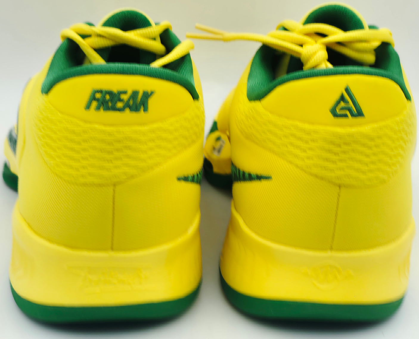 Giannis Antetokounmpo Autographed 2022 Player Exclusive (PE) Promo OREGON YLW STRIKE/APP Nike Zoom Freak 4 NCAA SOS Shoes Size 17 (With Box) Beckett BAS Witness #3W396652 & #3W396653