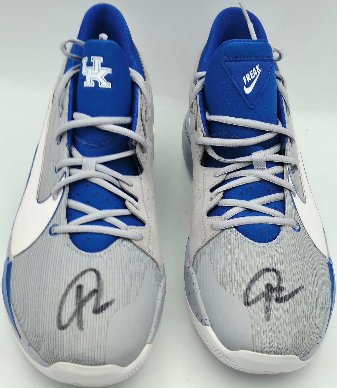 Giannis Antetokounmpo Autographed 2021 Player Exclusive (PE) Promo UNIVERSITY OF KENTUCKY WLF GRY/WHITE Nike Zoom Freak 2 KY MENS SOS Shoes Size 17 (With Box) Beckett BAS Witness #3W396873 & #3W396874
