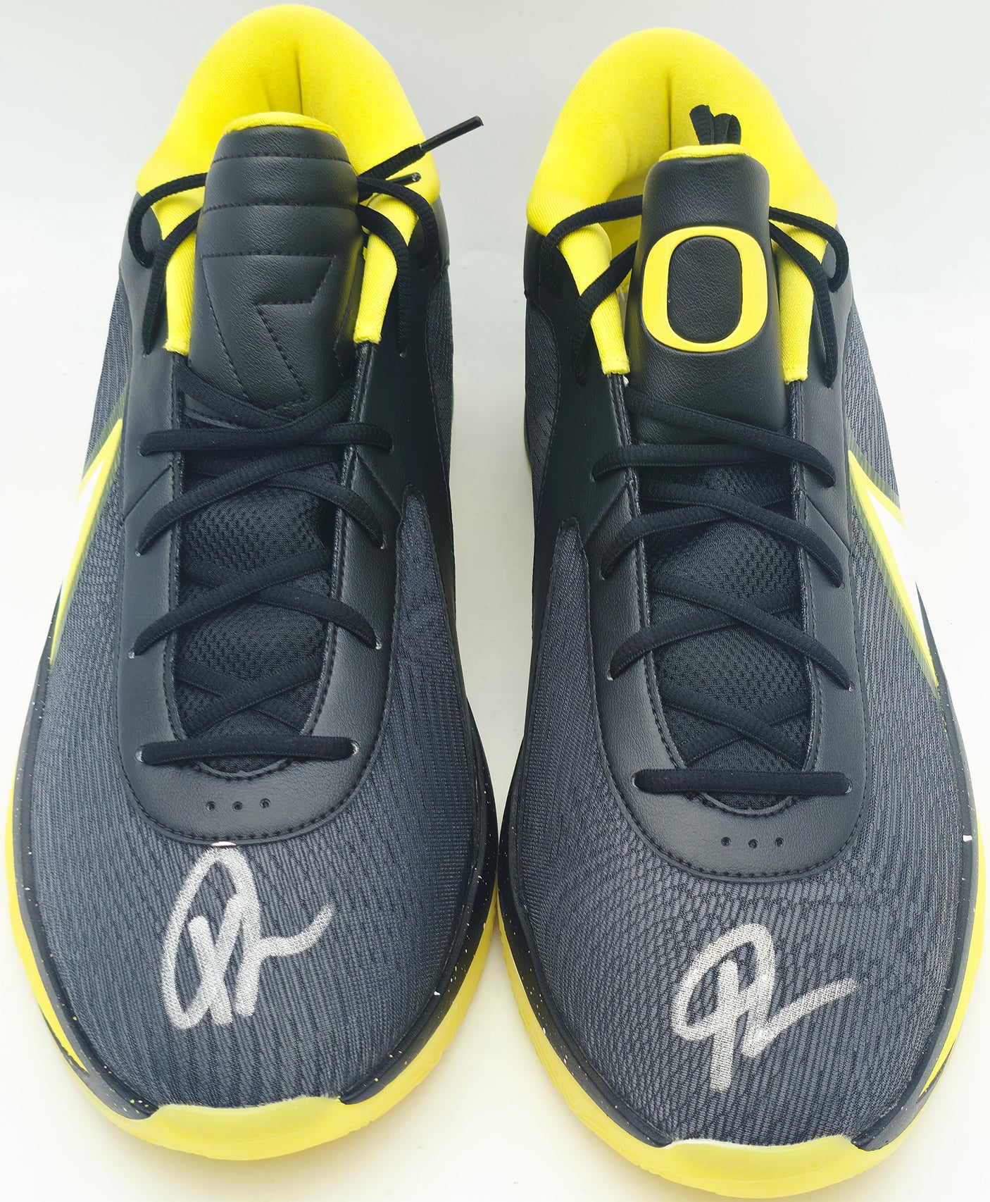 Giannis Antetokounmpo Autographed 2024 Player Exclusive (PE) Promo OREGON BLK-YLW STRK/WHT/BLK Nike Zoom Freak 6 NCAA P Shoes Size 17 (No Box) Beckett BAS Witness #3W395039 & #3W395040