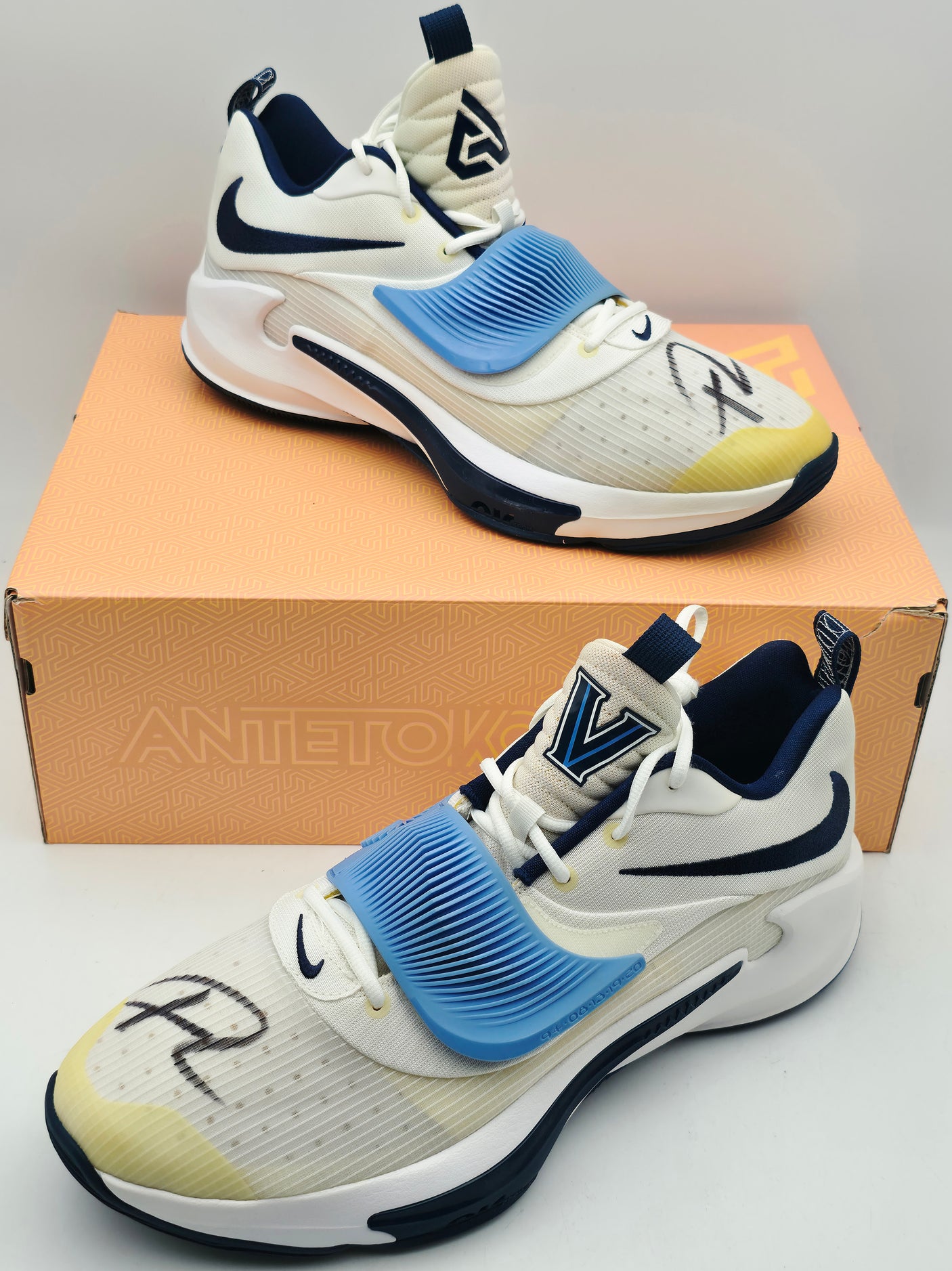 Giannis Antetokounmpo Autographed 2021 Player Exclusive (PE) Promo VILLANOVA WHT/NAVY/WHT Nike Zoom Freak 3 NCAA SOS Shoes Size 17 (With Box) Beckett BAS Witness #3W396646 & #3W396647