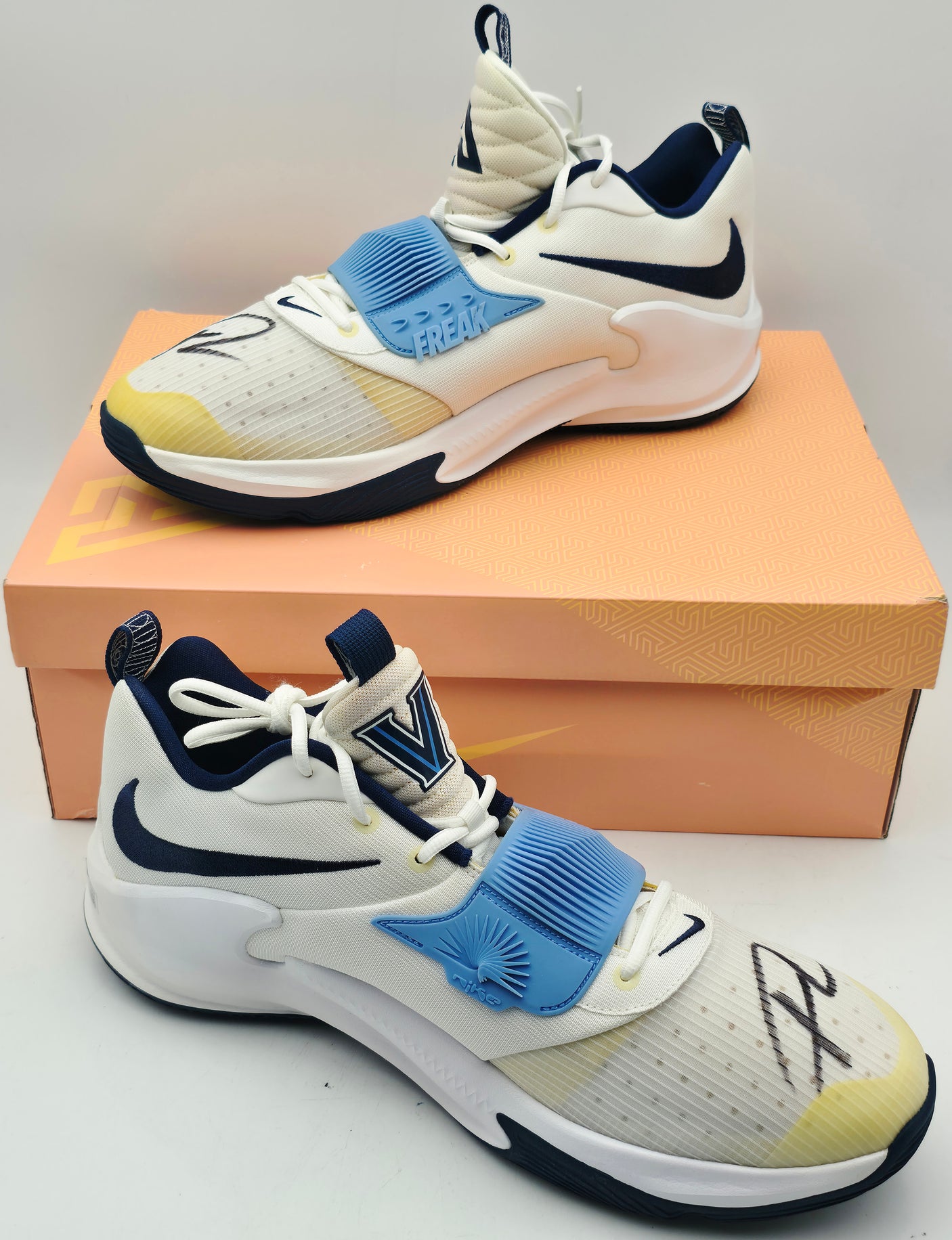 Giannis Antetokounmpo Autographed 2021 Player Exclusive (PE) Promo VILLANOVA WHT/NAVY/WHT Nike Zoom Freak 3 NCAA SOS Shoes Size 17 (With Box) Beckett BAS Witness #3W396646 & #3W396647