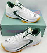 Giannis Antetokounmpo Autographed 2022 Player Exclusive (PE) Promo BAYLOR UNIVERSITY WHT/GORGE Nike Zoom Freak 4 NCAA SOS Shoes Size 16 (With Box) Beckett BAS Witness #3W396923 & #3W396924