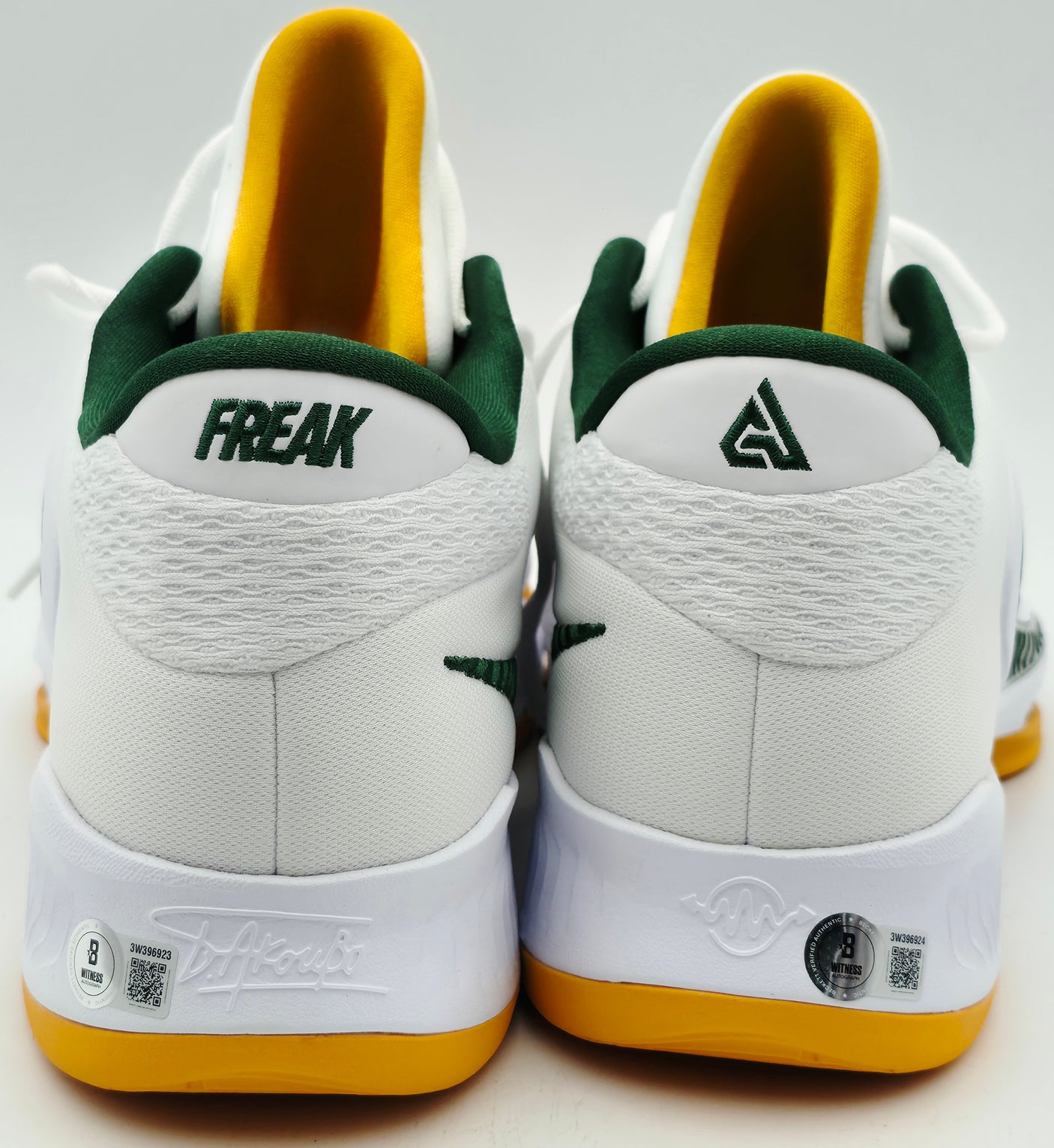 Giannis Antetokounmpo Autographed 2022 Player Exclusive (PE) Promo BAYLOR UNIVERSITY WHT/GORGE Nike Zoom Freak 4 NCAA SOS Shoes Size 16 (With Box) Beckett BAS Witness #3W396923 & #3W396924