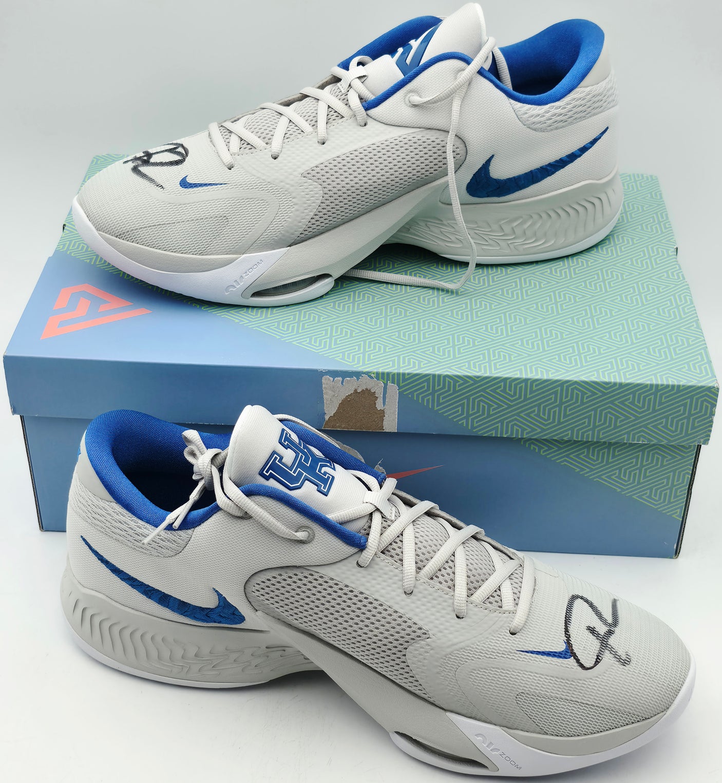 Giannis Antetokounmpo Autographed 2022 Player Exclusive (PE) Promo UNIVERSITY OF KENTUCKY NIGHT Nike Zoom Freak 4 NCAA SOS Shoes Size 16 (With Box) Beckett BAS Witness #3W395063 & #3W395064
