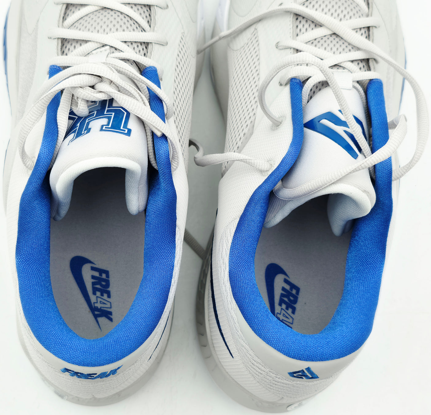 Giannis Antetokounmpo Autographed 2022 Player Exclusive (PE) Promo UNIVERSITY OF KENTUCKY NIGHT Nike Zoom Freak 4 NCAA SOS Shoes Size 16 (With Box) Beckett BAS Witness #3W395063 & #3W395064
