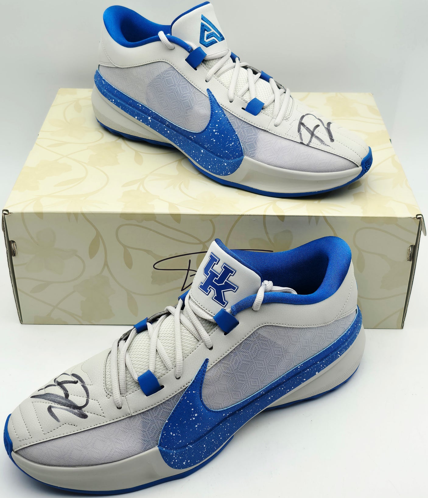 Giannis Antetokounmpo Autographed 2023 Player Exclusive (PE) Promo UNIVERSITY OF KENTUCKY NIGHT SILVER/GAME Nike Zoom Freak 5 NCAA 2 Shoes Size 16 (With Box) Beckett BAS Witness #3W396933 & #3W396934