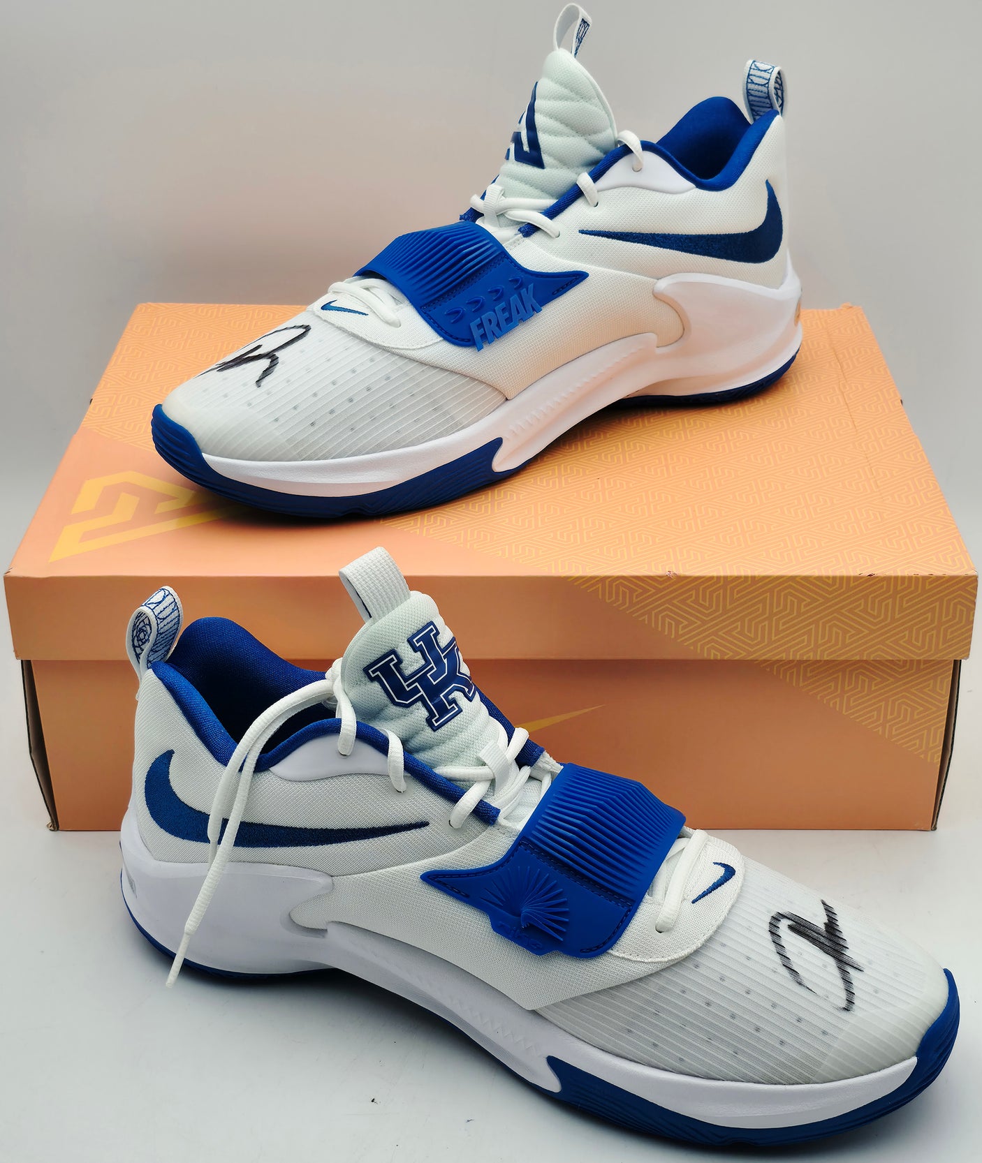 Giannis Antetokounmpo Autographed 2021 Player Exclusive (PE) Promo UNIVERSITY OF KENTUCKY WHT/ROYAL/WHT Nike Zoom Freak 3 NCAA SOS Shoes Size 16 (With Box) Beckett BAS Witness #3W396849 & #3W396850