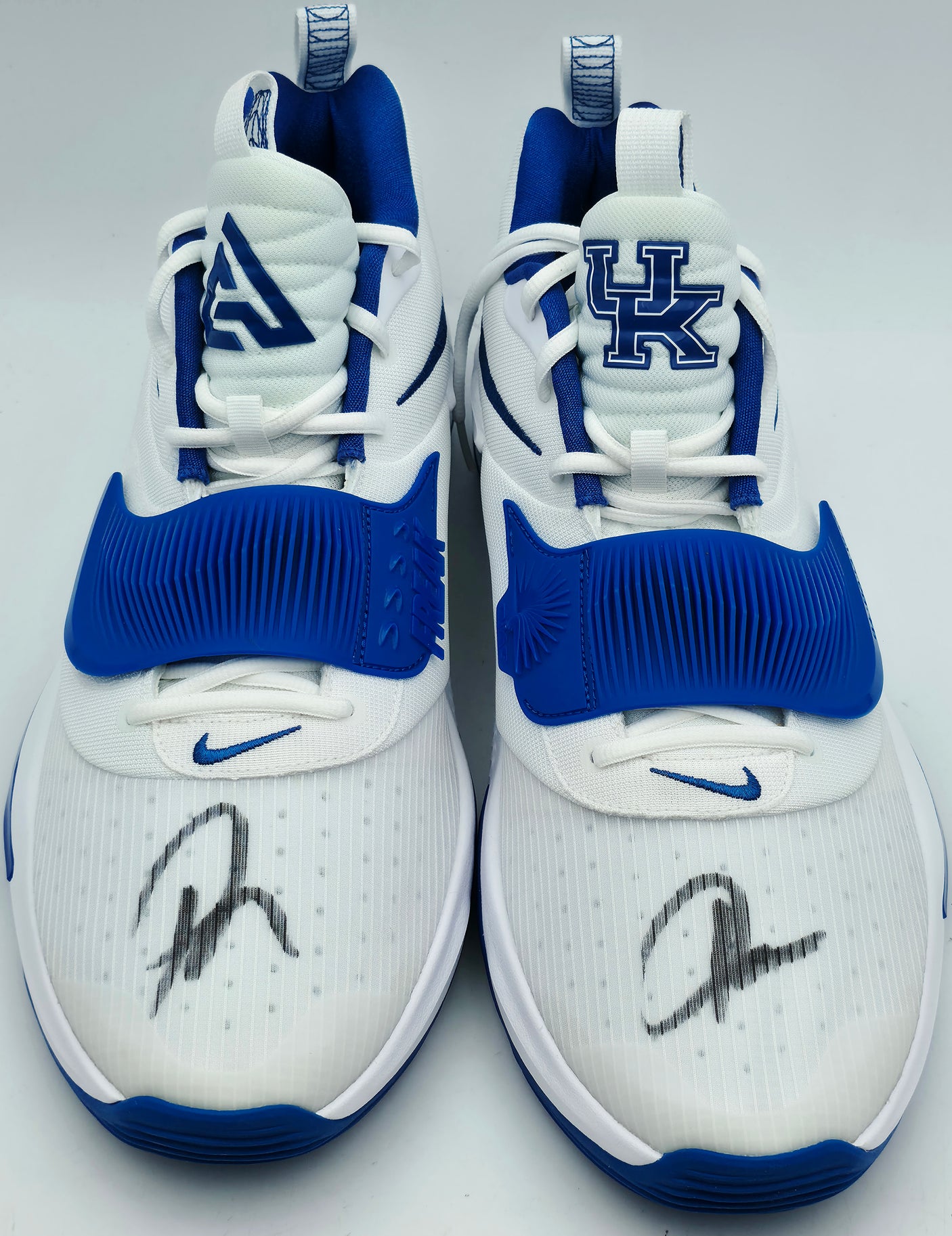 Giannis Antetokounmpo Autographed 2021 Player Exclusive (PE) Promo UNIVERSITY OF KENTUCKY WHT/ROYAL/WHT Nike Zoom Freak 3 NCAA SOS Shoes Size 16 (With Box) Beckett BAS Witness #3W396849 & #3W396850