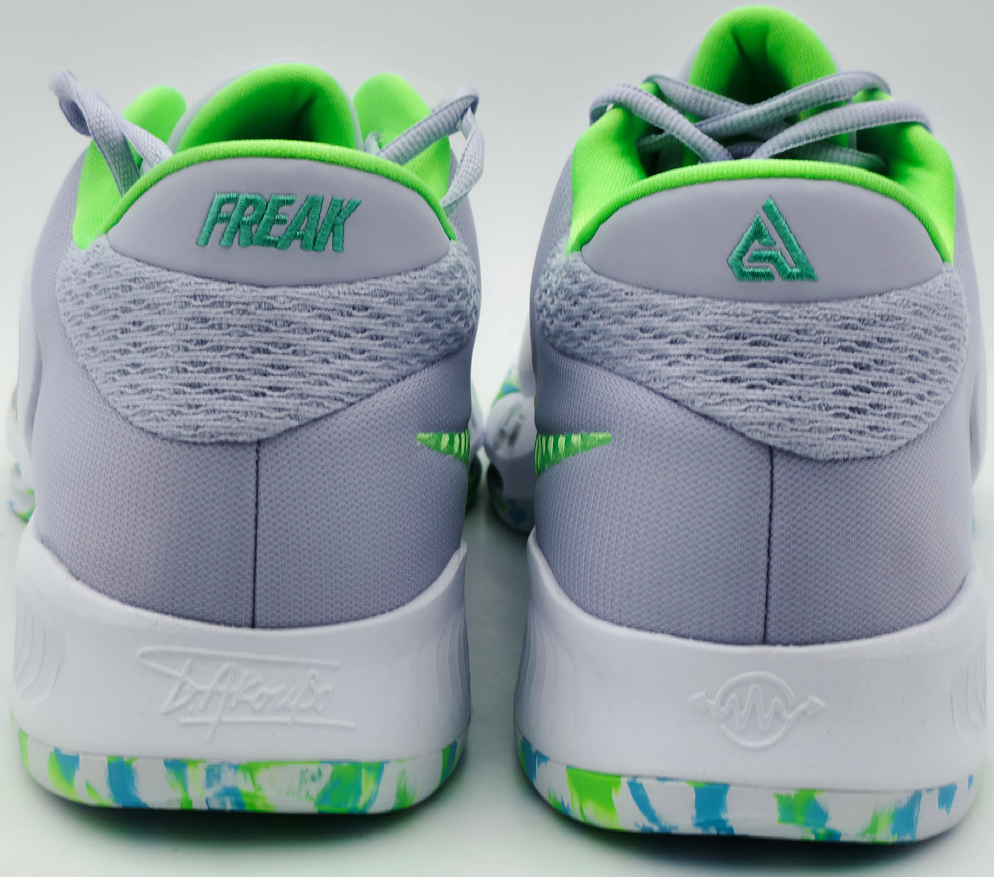 Giannis Antetokounmpo Autographed Green, White & Grey Nike ZOOM FREAK 4 Shoes Milwaukee Bucks Size 16 (With Box) Beckett BAS Witness #3W396746 & #3W396747