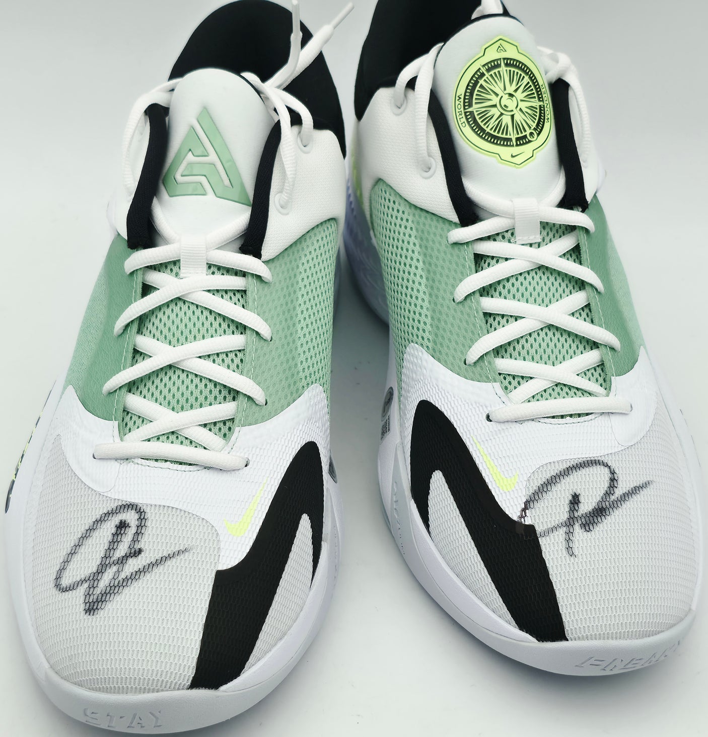 Giannis Antetokounmpo Autographed GREEK COASTLINE Nike ZOOM FREAK 4 Shoes Milwaukee Bucks Size 16 (With Box) Beckett BAS Witness #3W396596 & #3W396597