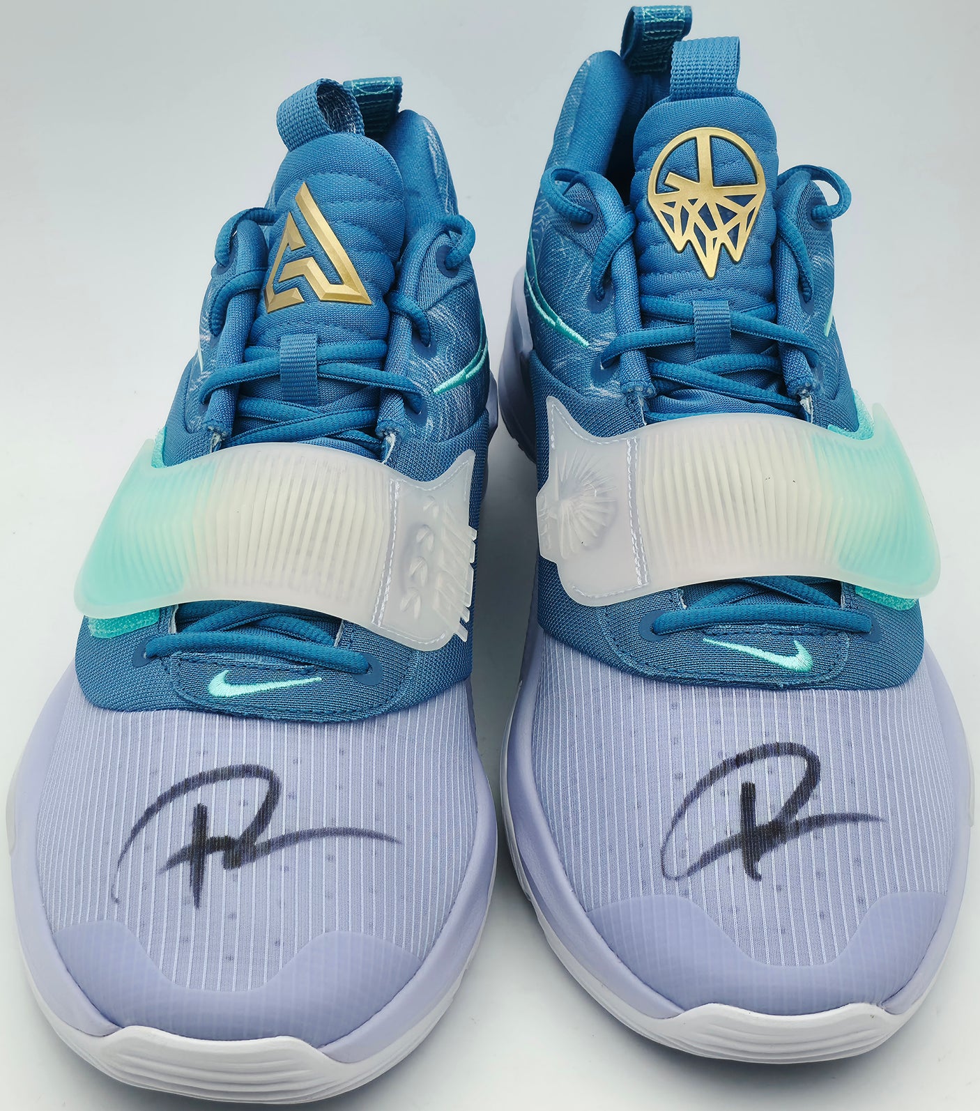 Giannis Antetokounmpo Autographed FREEZING TIME/DUTCH BLUE Nike Zoom Freak 3 Shoes Milwaukee Bucks Size 16 (No Box) Beckett BAS Witness #3W395131 & #3W395132