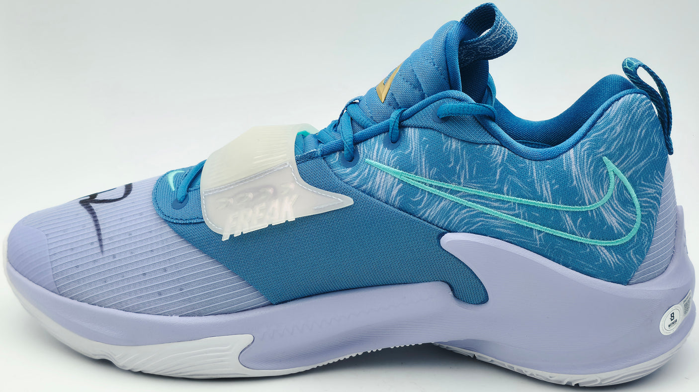 Giannis Antetokounmpo Autographed Freezing Time & Dutch Blue Nike Zoom Freak 3 Shoes Milwaukee Bucks Size 16 (No Box) Beckett BAS Witness #3W395131 & #3W395132