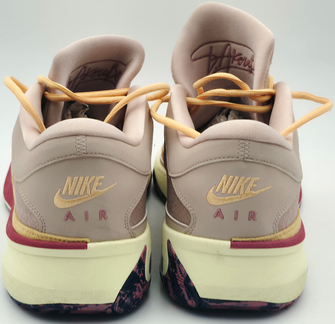 Giannis Antetokounmpo Autographed FOSSIL STONE/ALABASTER/DESERT Nike ZOOM FREAK 5 Shoes Milwaukee Bucks Size 17 (With Box) Beckett BAS Witness #3W396335 & #3W396336