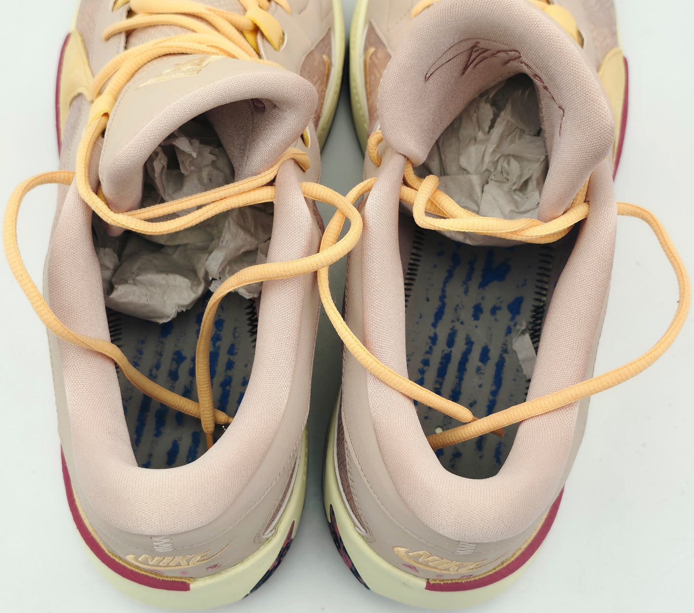 Giannis Antetokounmpo Autographed FOSSIL STONE/ALABASTER/DESERT Nike ZOOM FREAK 5 Shoes Milwaukee Bucks Size 17 (With Box) Beckett BAS Witness #3W396335 & #3W396336