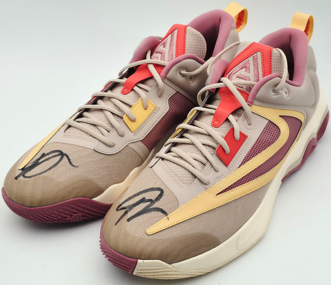 Giannis Antetokounmpo Autographed FOSSIL STONE/ALABASTER/DESERT Nike IMORTALITY 3 Shoes Milwaukee Bucks Size 17 (No Box) Beckett BAS Witness #3W395049 & #3W395050