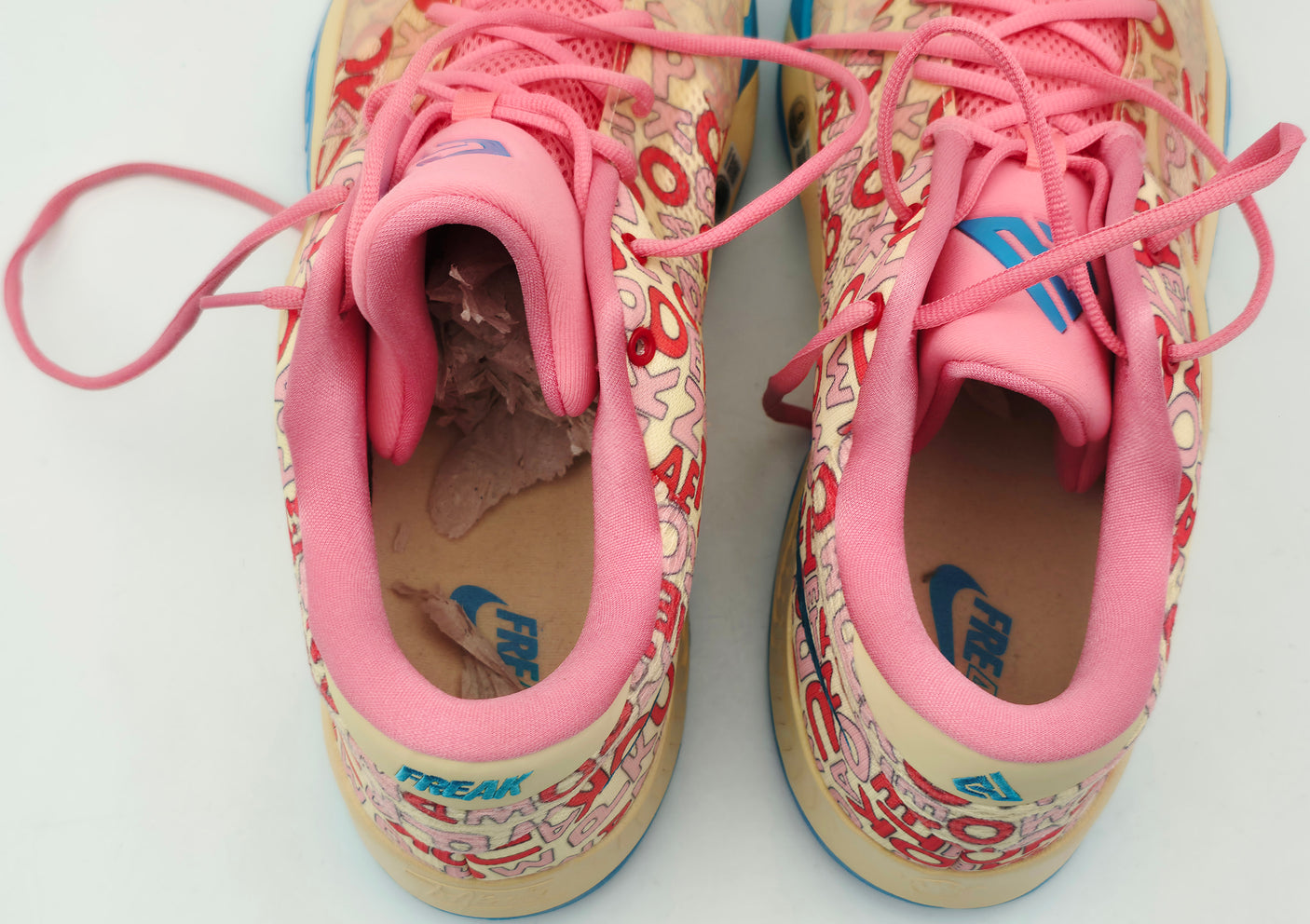 Giannis Antetokounmpo Autographed Letter Bros Vanilla Lightening Nike ZOOM FREAK 4 Shoes Milwaukee Bucks Size 17 (With Box) Beckett BAS Witness #3W396618 & #3W396619