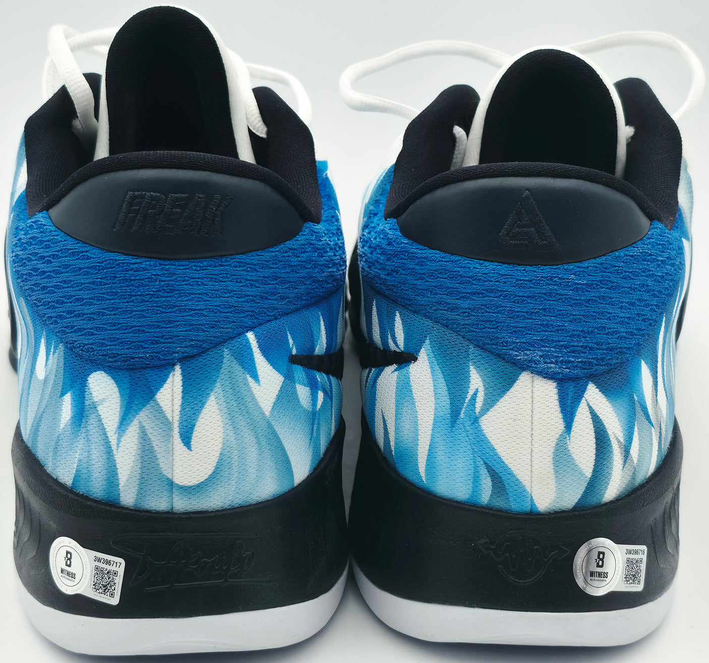 Giannis Antetokounmpo Autographed PHOTO BLUE/BLACK/WHITE Nike ZOOM FREAK 4 Shoes Milwaukee Bucks Size 17 (With Box) Beckett BAS Witness #3W396716 & #3W396717