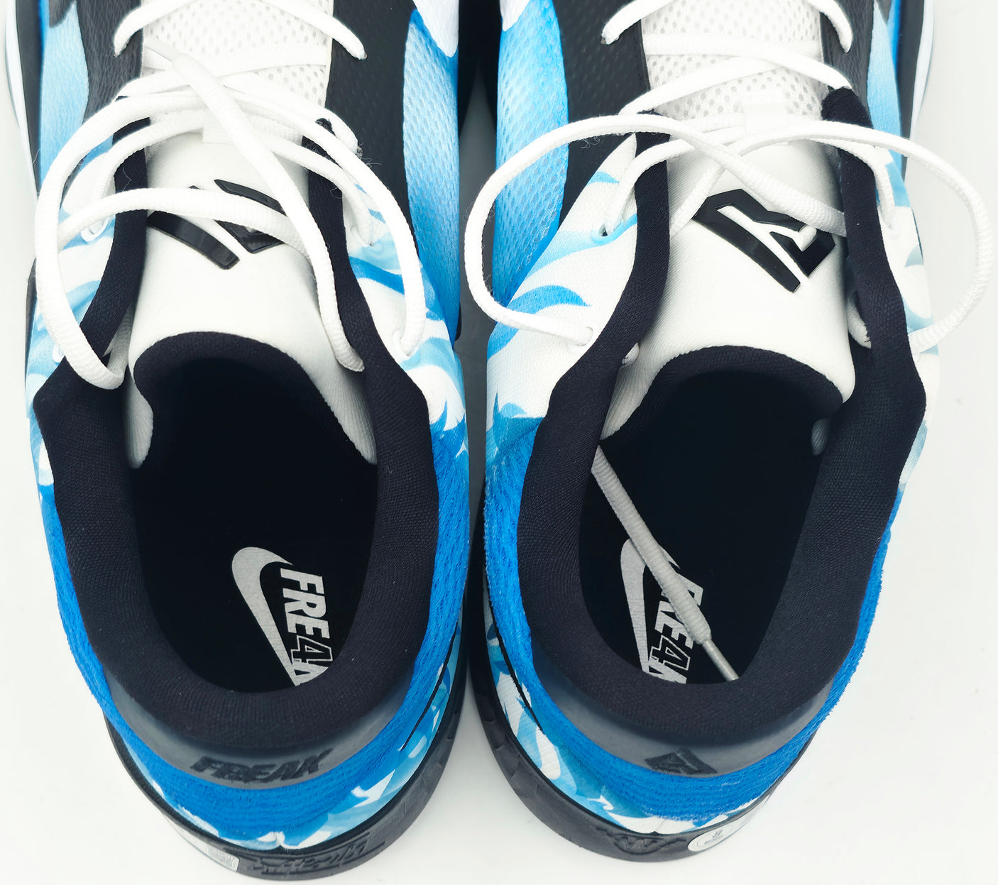 Giannis Antetokounmpo Autographed PHOTO BLUE/BLACK/WHITE Nike ZOOM FREAK 4 Shoes Milwaukee Bucks Size 17 (With Box) Beckett BAS Witness #3W396716 & #3W396717