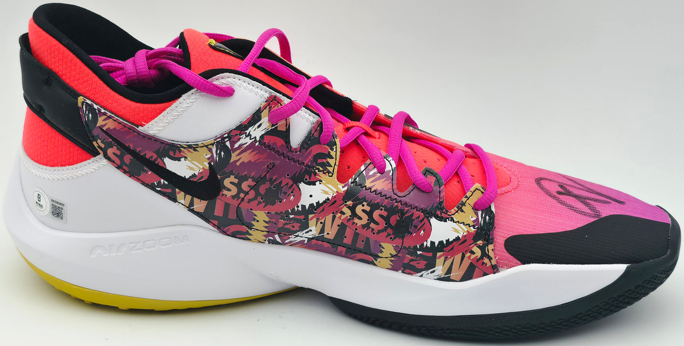 Giannis Antetokounmpo Autographed GRADIENT FADE Nike Zoom Freak 2 Shoes Milwaukee Bucks Size 17 (No Box) Beckett BAS Witness #3W395059 & #3W395060
