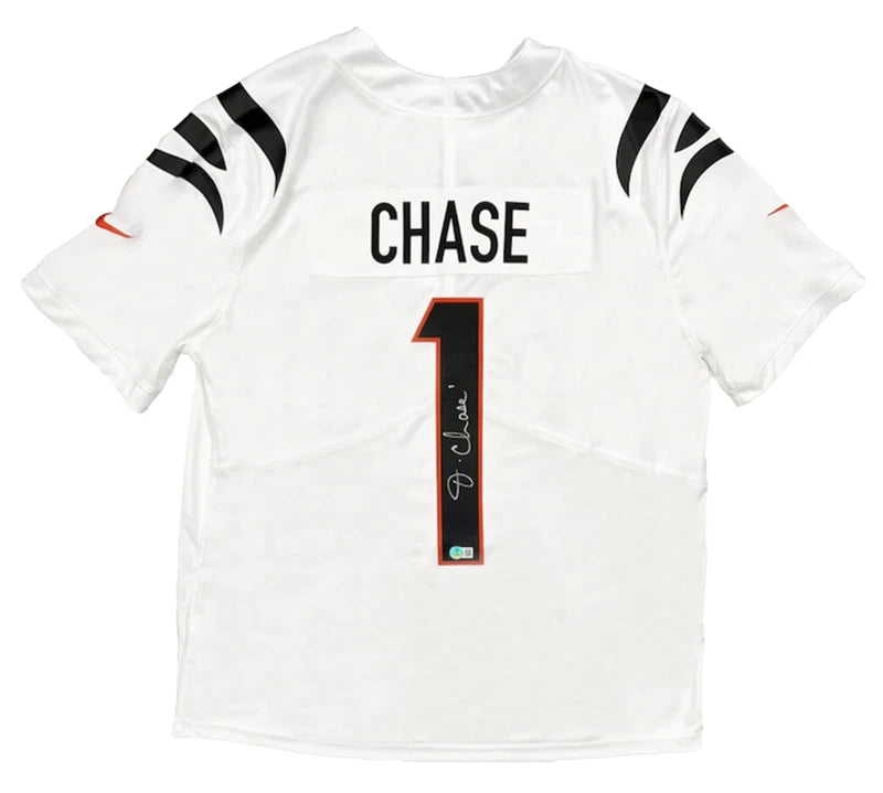 Ja'Marr Chase Autographed Cincinnati Bengals White Nike Vapor Untouchable Limited Jersey Beckett Witnessed