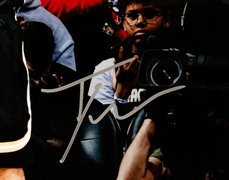 TRAE YOUNG Autographed Atlanta Hawks "Flex" 16" x 20" Photo PANINI LE 111