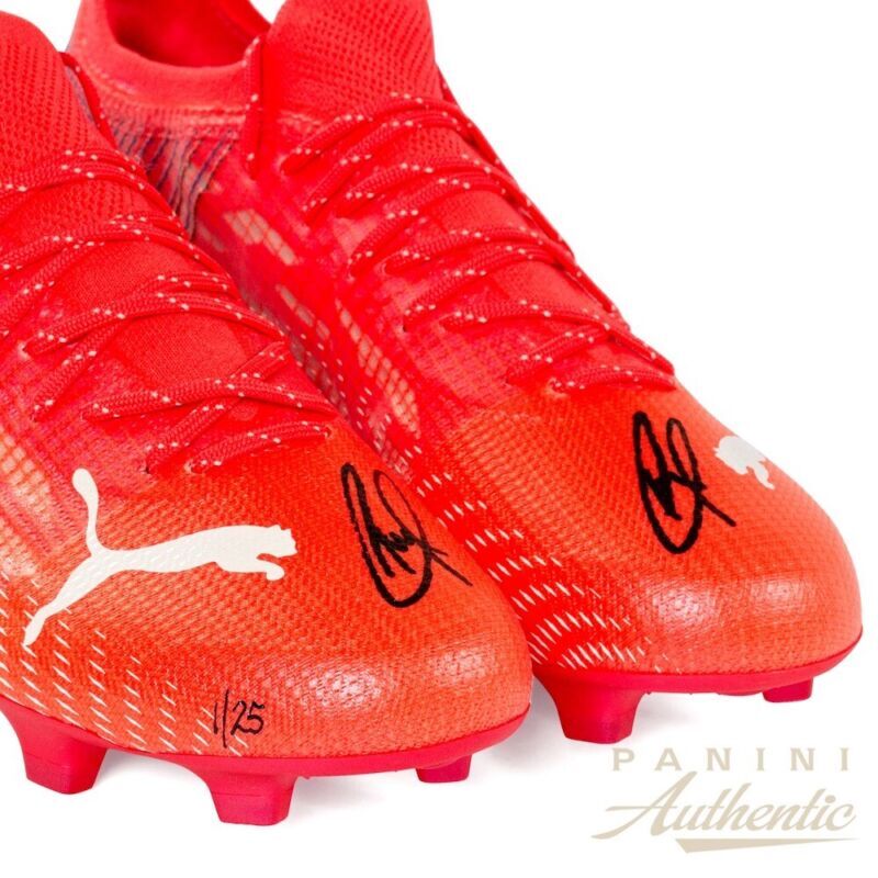 CHRISTIAN PULISIC Autographed Pink Puma Ultra 1.3 Cleats PANINI LE 25