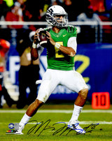Marcus Mariota Autographed 16x20 Photo Oregon Ducks MM Holo Stock #89225