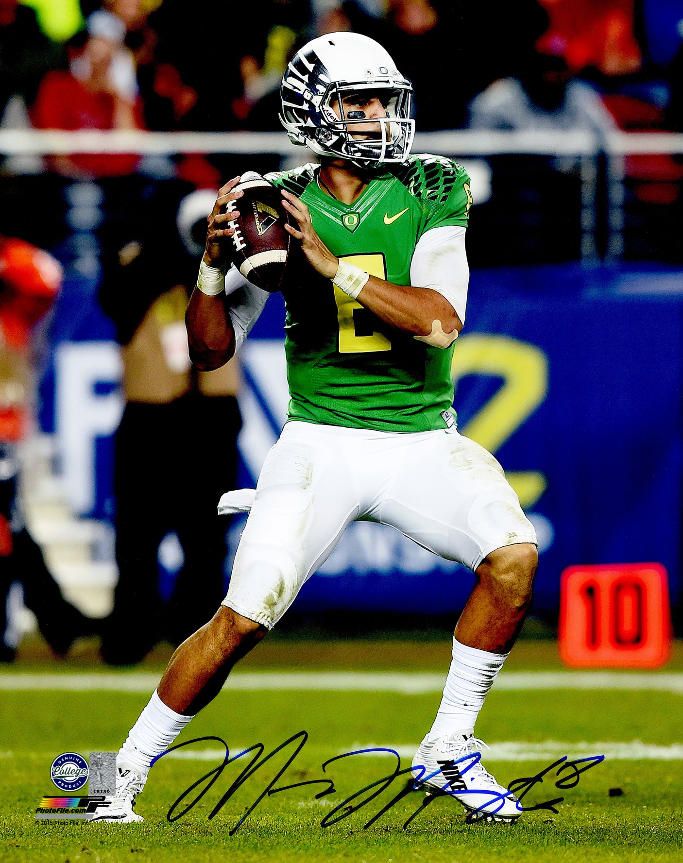 Marcus Mariota Autographed 16x20 Photo Oregon Ducks MM Holo Stock #89225