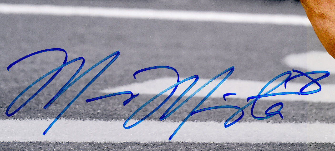 Marcus Mariota Autographed 16x20 Photo Oregon Ducks MM Holo Stock #89243