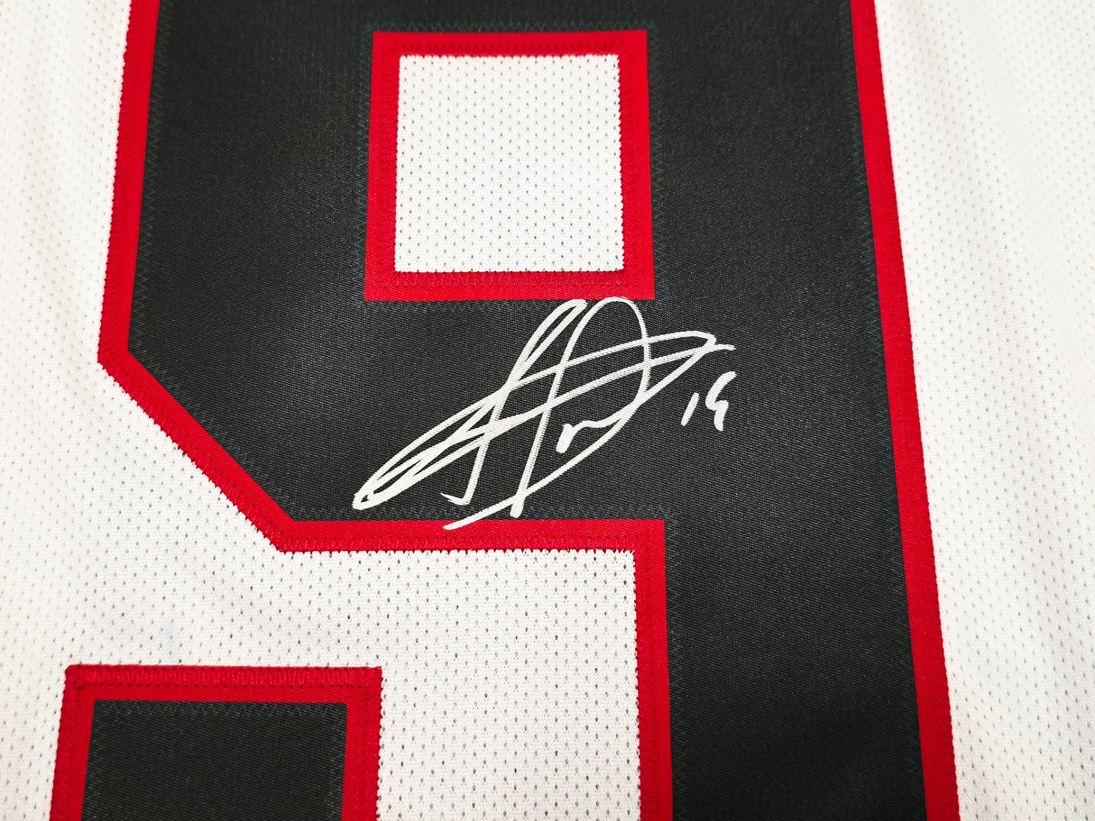 Chicago Blackhawks Jonathan Toews Autographed White Reebok Premier Jersey Size L Beckett BAS Witness Stock #250187